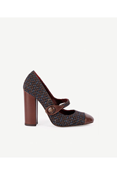 Yargıcı حذاء قماشي بكعب عالي وأزرار كلاسيكية