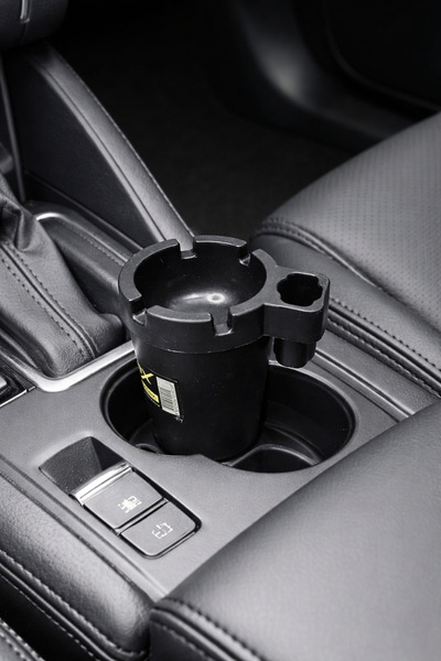 Cemax Plastic car ashtray, for the car, with cigarette holder