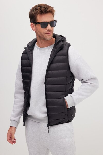 Tudors سترة رجالية منتفخة سوداء دافئة بدون أكمام بغطاء رأس جيوب مزدوجة بسحاب