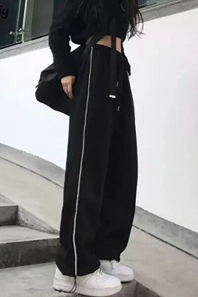 İlayda Toprak Zip Detaylı Paçası Lastikli Siyah Cepli Bol Paça Oversıze Kalıp...