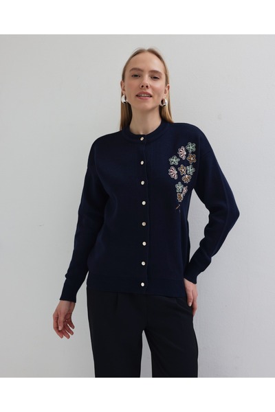 Tubik Women's Crew Neck Floral Embroidery Detailed Knitwear Cardigan