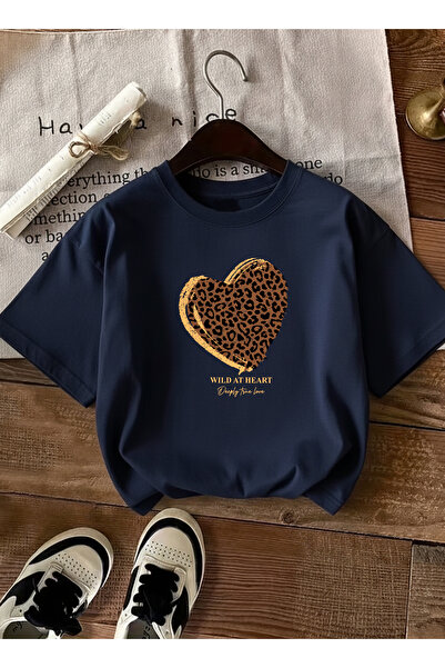 caddekombin Γυναικείο μπλουζάκι Wıld AT με τύπωμα με λαιμόκοψη σε μπλε ναυτικό