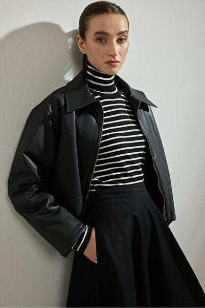 Touché Privé Striped throat knitted sweater