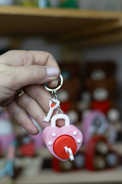 Modello Craft Heart Lock Clicker Keychain & Bag Ornament – Romantic Mini Acce...