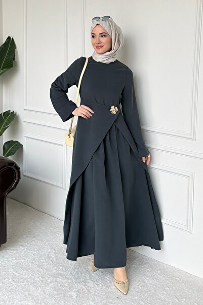 Tesettür Diyarı فستان تونسلي إسلامي من قماش الكوبرا بتفاصيل بروش من مينيل - ل...