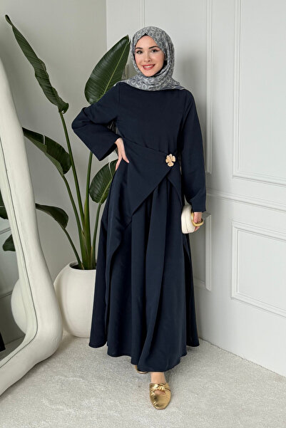 Tesettür Diyarı فستان تيغريد من قماش كوبرا تانسيل بتفاصيل بروش من مينيل - أزر...