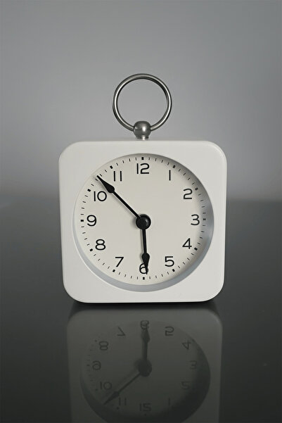 TAKIŞTIR Beyaz Renk Dekoratif Işıklı Alarmlı Masa Saati