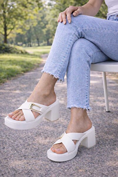 ds Dicle Stil Heeled Cross-Strapped Sandals with Buckle Detail