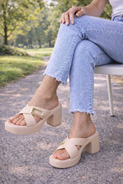 ds Dicle Stil Heeled Cross-Strapped Sandals with Buckle Detail