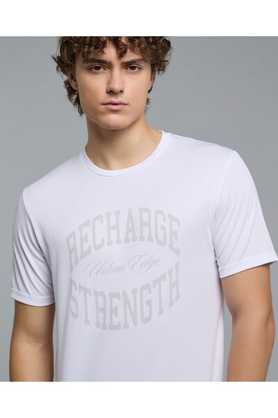 R&B تيشيرت رياضي مطبوع عليه حروف، بياقة دائرية وأكمام قصيرة