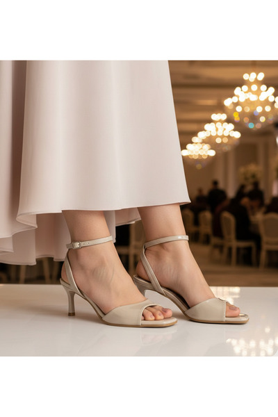 guijarro Γυναικεία λεπτά μπεζ λουστρίνια πέδιλα με τακούνι – κομψά παπούτσια ...