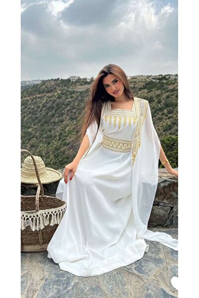 Model Leyna Traditional white jalabiya