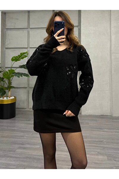 Coral Pullu Çiçek İşlemeli V Yaka Kazak 7718 Siyah