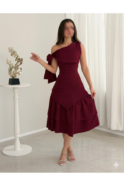 ALGOOD A soft burgundy dress with smooth layers in Barbie fabric