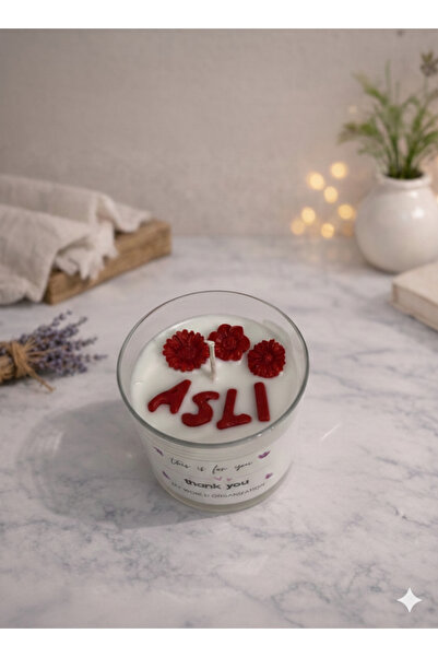 MyWorldorganization Kişiye özel kırmızı mum harflerden isimli ve çiçekli soya...