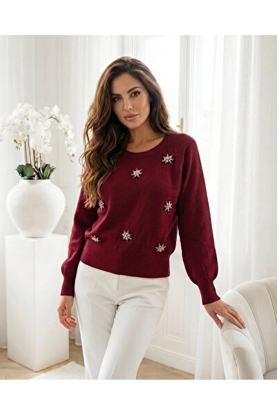 UniqueStore.ro Elegant burgundy sweater with star-shaped crystal applications