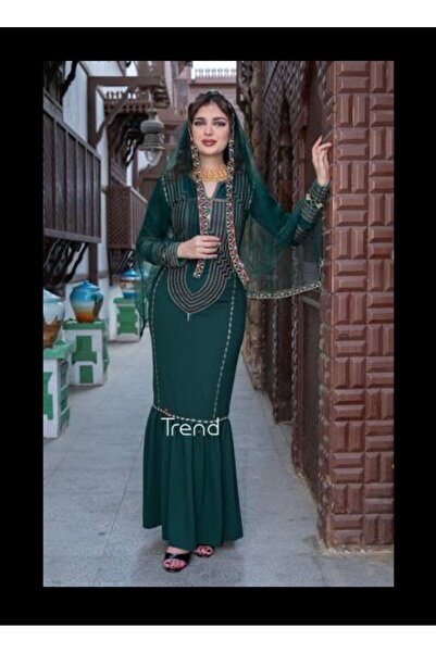 TREND Elegant green jalabiya with a headscarf