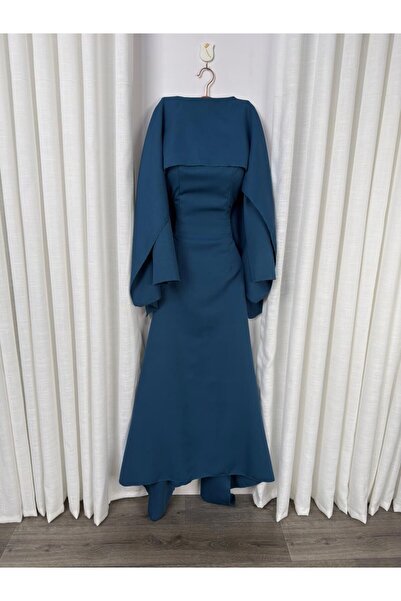 Model Leyna A royal evening dress in burgundy and petrol blue