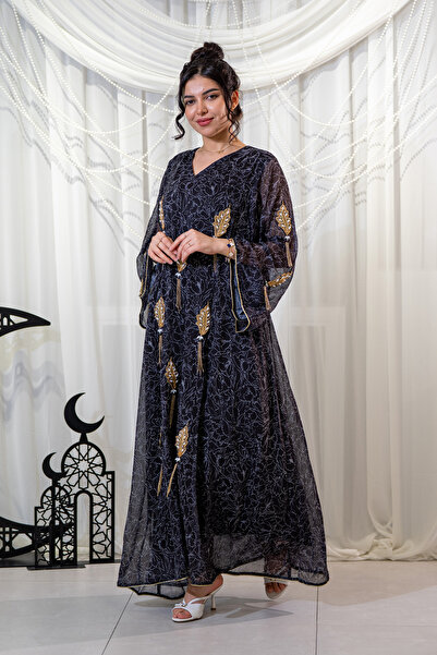 Hasnaa Abaya A black Ramadan jalabiya to attach beaded roses