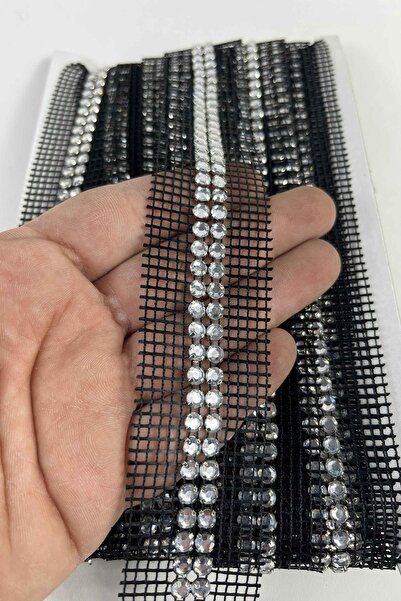 Hobigram شريط شبكي من الحجر الفضي على خلفية سوداء - زخرفة حافة مزينة بالكريست...