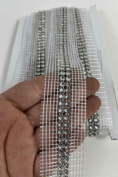 Hobigram Срібна стрічка з білим фоном і камінцями – декоративна облямівка з к...