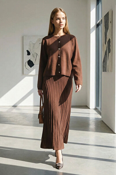 bacc Cardigan maro cu guler rotund nasturi și fustă midi plisată pentru femei...