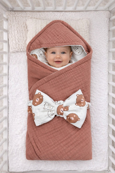 Rain Baby Baby Swaddle with Teddy Bear Pattern