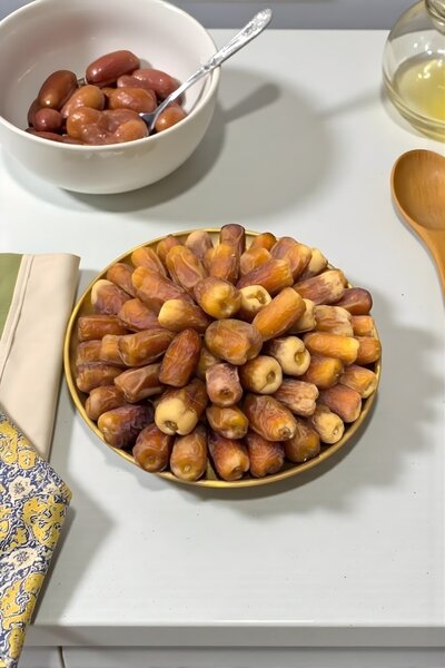 Z-CUP تمر صقعي ملكي فاخر واحد كيلو