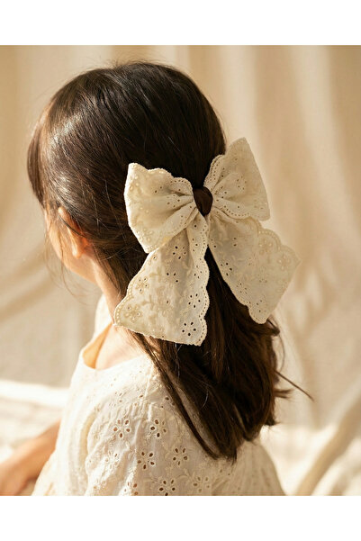 B&ES Acc. مشبك فيونكة مصنوع يدويًا بلون كريمي