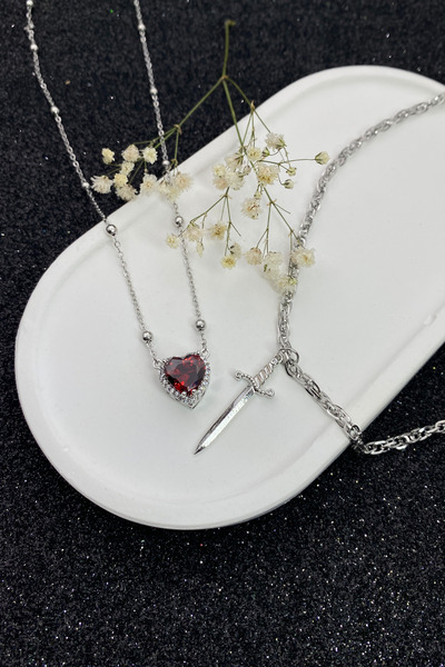 Hiza Kalp ve Kılıç Çift Kolye – Sevgililer Günü Özel Tasarım, Çelik Zincirli ...