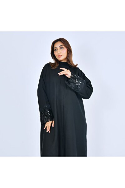 LAMHA عباية سوداء مغلقة بطقطق مزينة بكم دانتيل زاهي