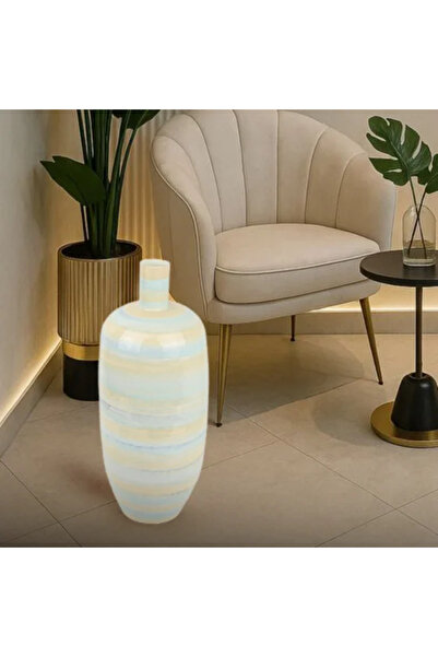 Generic Metal vase with a distinctive design, made in India