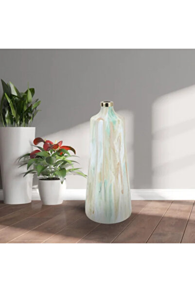 Generic Glass vase with a distinctive design, made in India