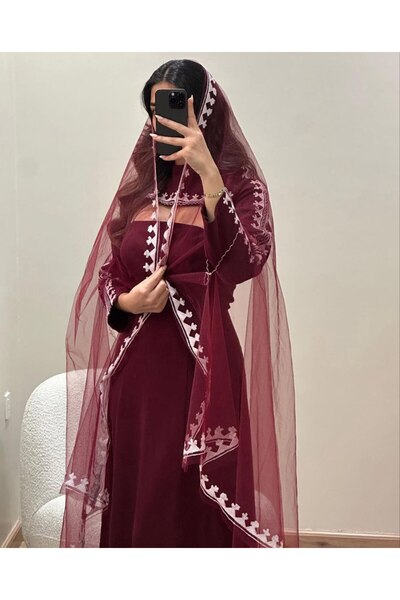 Model Leyna A traditional-style jalabiya in burgundy color, offering a charmi...