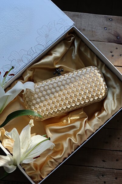 Moom Bag Women's Gold Slim Knitted Textured Chain Clutch Bag