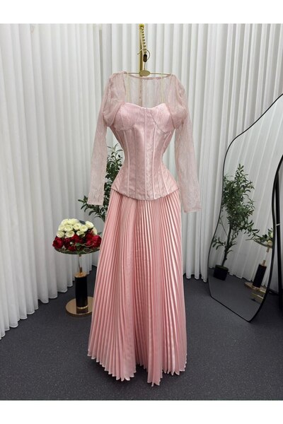 Model Leyna Pink "Lace Rose" Dress