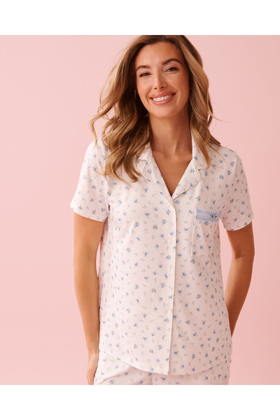 La Vie en Rose قميص أزرق ناعم للغاية بأزرار، مطبوع عليه وردة