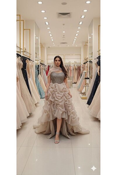 BTROON Evening dress with a hand-embroidered bodice and a flared silhouette.