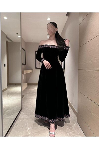 Heidi The magic of black velvet