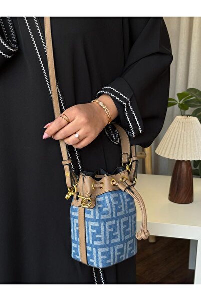 بيت الجملة (translated: House of Wholesale) evening bag