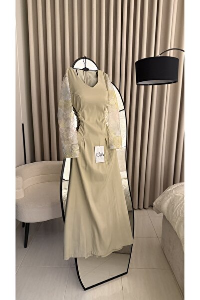 Nareen Fashion An elegant dress with a sophisticated design that combines sim...