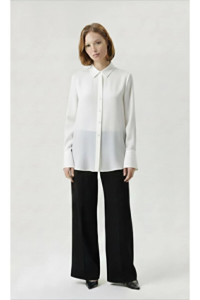 This is by Merve İpek Gömlek Beyaz