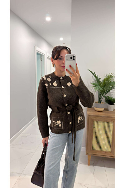 BİRCANÇİL كارديجان بيرا بتفاصيل مطرزة باللون البني مع حزام