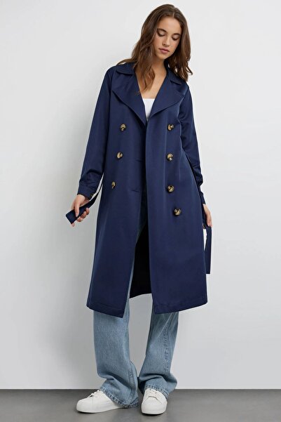 Hiccup Lightweight trench coat with buttons and Belt