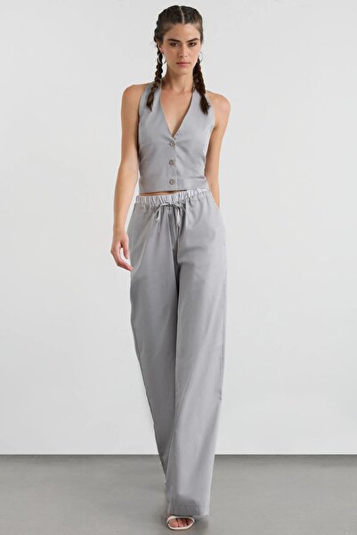 Hiccup 2 piese: Top cu decolteu adânc și nasturi și pantaloni largi cu talie ...