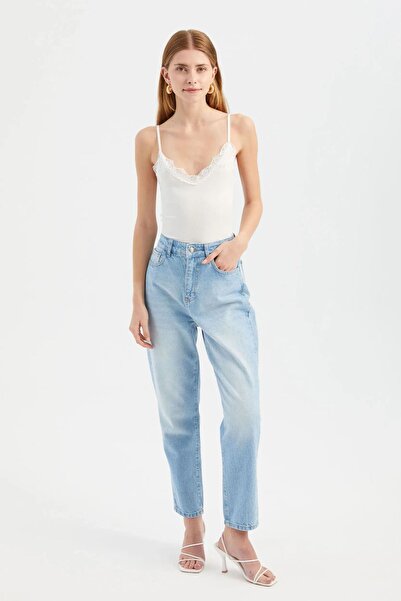 Hiccup Cropped tank top with V-neck and lace detail