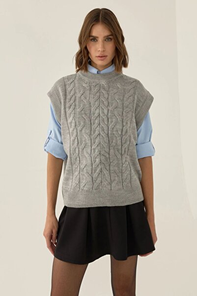 Hiccup Sweater vest with hair braid pattern