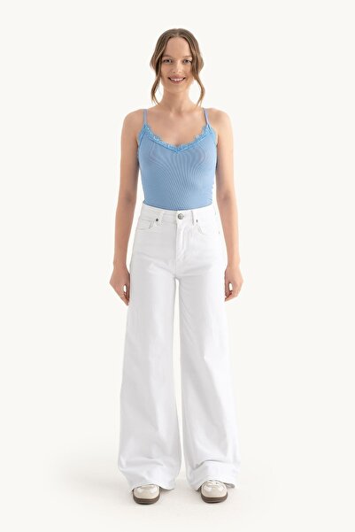 Hiccup Lace Detailed V-Neck Cropped Tank Top