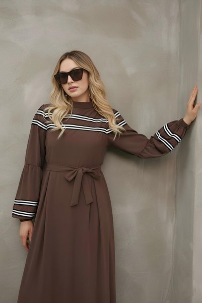ISTANBUL STYLES فستان نسائي أنيق طويل بخطوط بنية - الموسم الجديد صناعة تركية