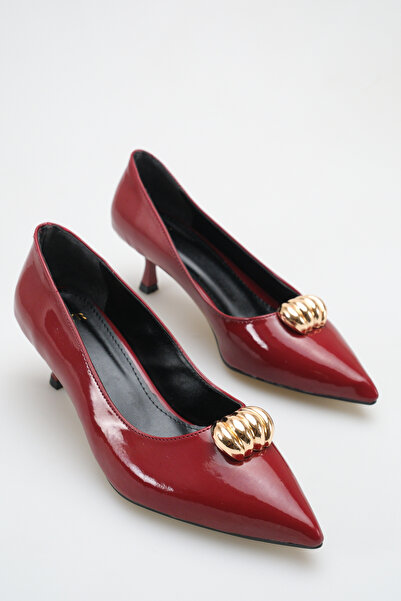 meyra'nın ayakkabıları Γυναικεία παπούτσια με τακούνι με λεπτομέρεια με αγκρά...